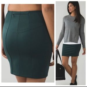 Lululemon Go Cityfarer Green Skirt